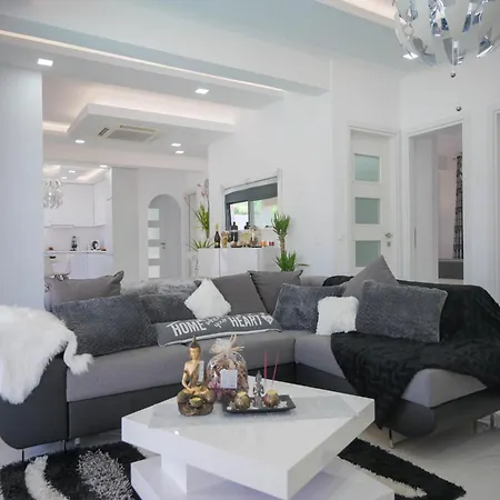 In Messonghi With Pool And Sea Nearby Villa