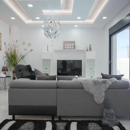 Villa In Messonghi With Pool And Sea Nearby