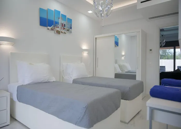 In Messonghi With Pool And Sea Nearby *