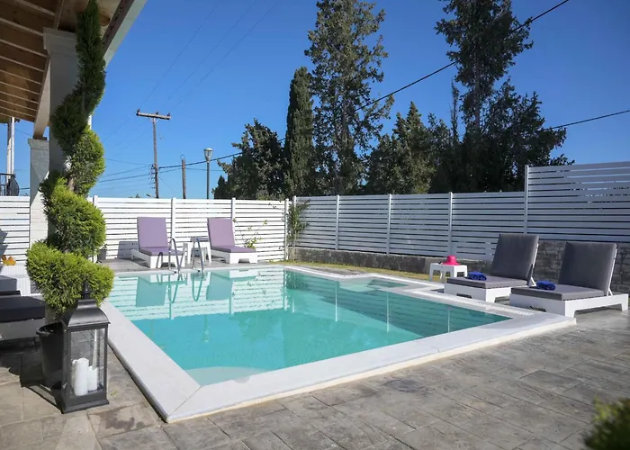 Вилла In Messonghi With Pool And Sea Nearby Kato Spilaion