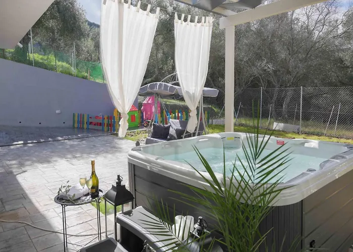 Вилла In Messonghi With Pool And Sea Nearby Kato Spilaion